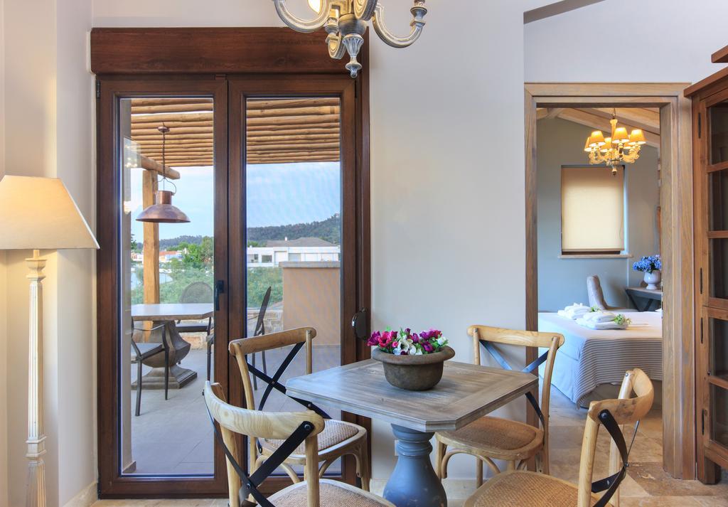 By The Sea Luxury Suites Ліменас Екстер'єр фото