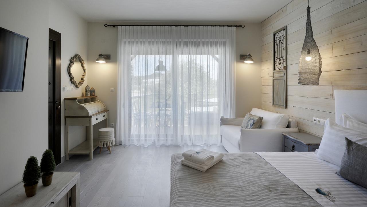By The Sea Luxury Suites Ліменас Екстер'єр фото